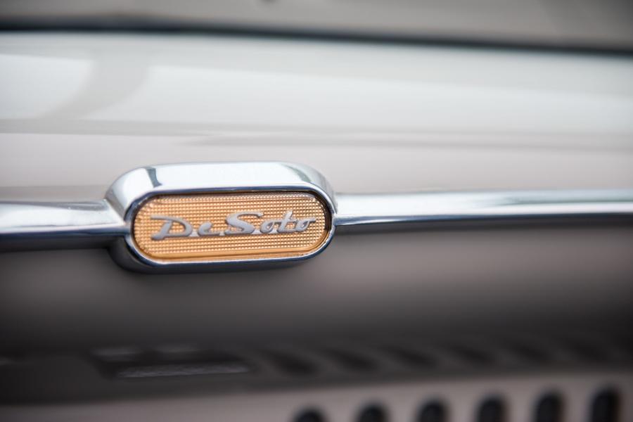 Детали интерьера DeSoto Custom Convertible (S13-2) 1949 года  (фото 18 из 35)